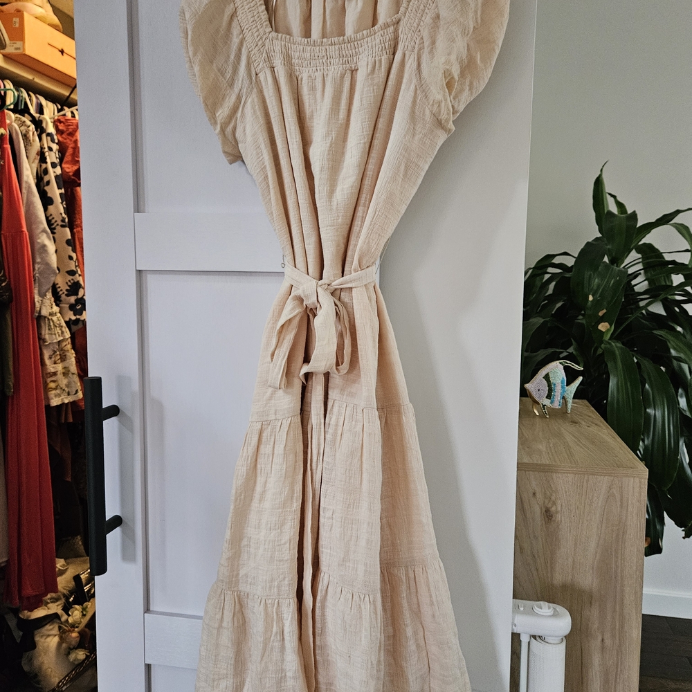 Evereve Cream Maxi Dress